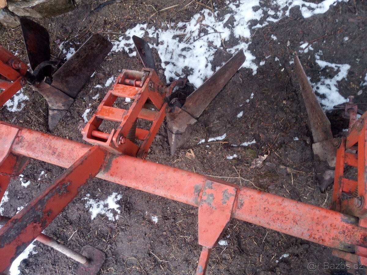 Řádkovač na brambory