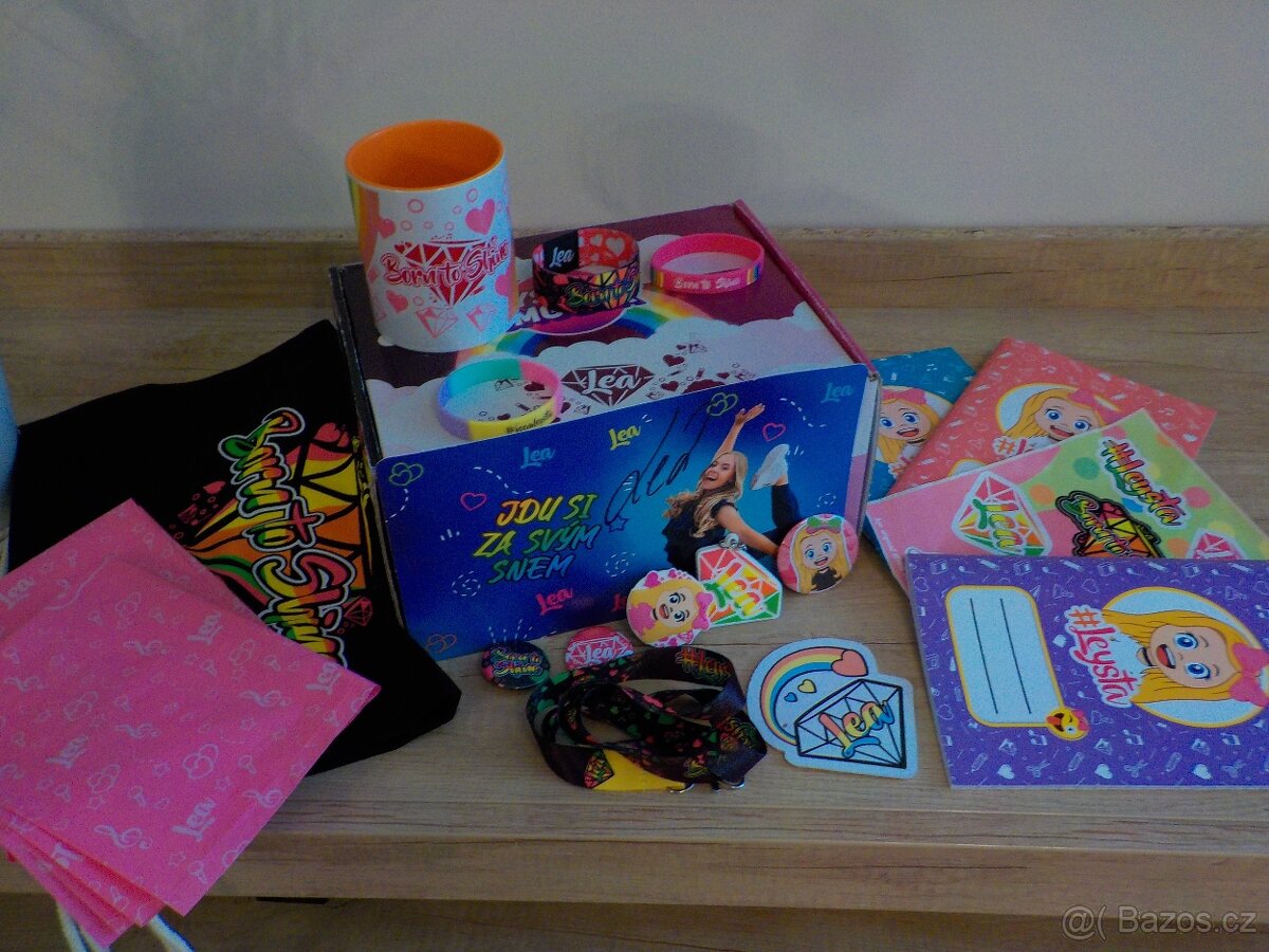 Merch LEA, trička, mikina, mystery OMG box.....