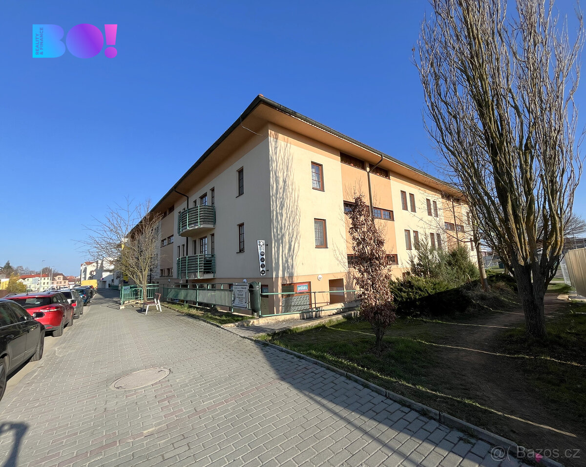 Prodej, komerční prostor 78 m², s parkovacím stáním, Třeboň