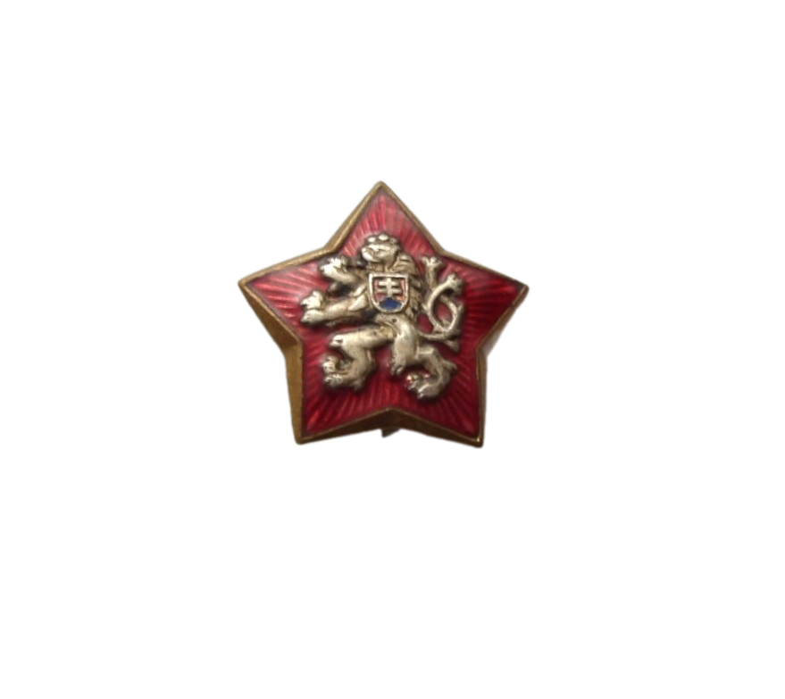 Červená hvězda s českým lvem a slovenským štítem