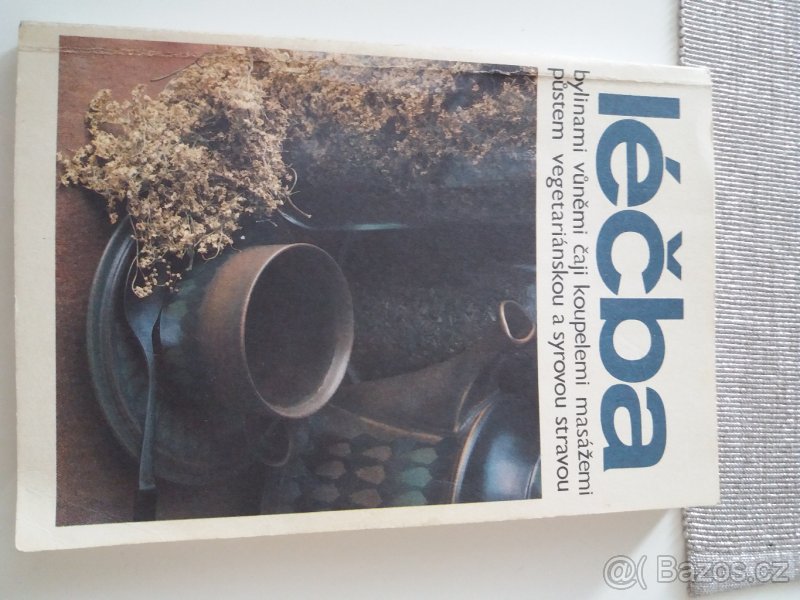 Knížka Léčba bylinami, vůněmi, čaji, koupelemi .....