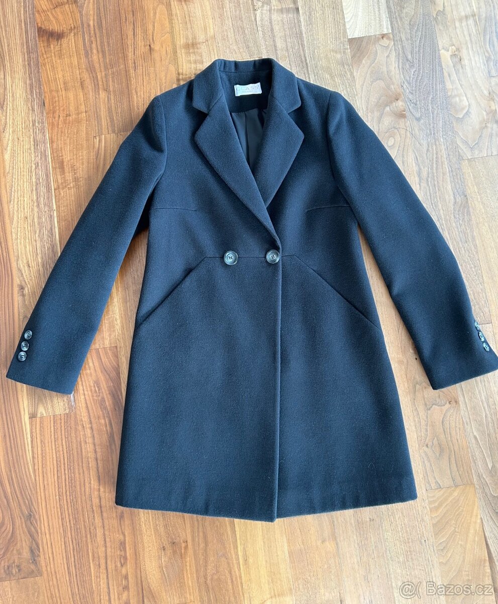 Nový černý kabát z Itálie vel. 36 zn. Class