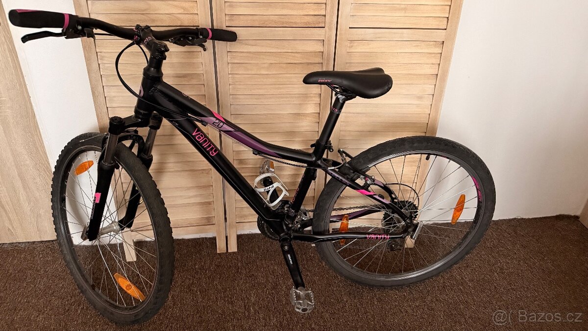 Dívčí kolo Kellys Vanity 20 26+ helma