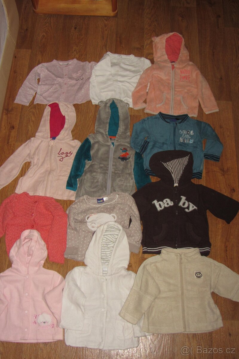 Dětské oblečení velikost 74/80 pro holčičky.