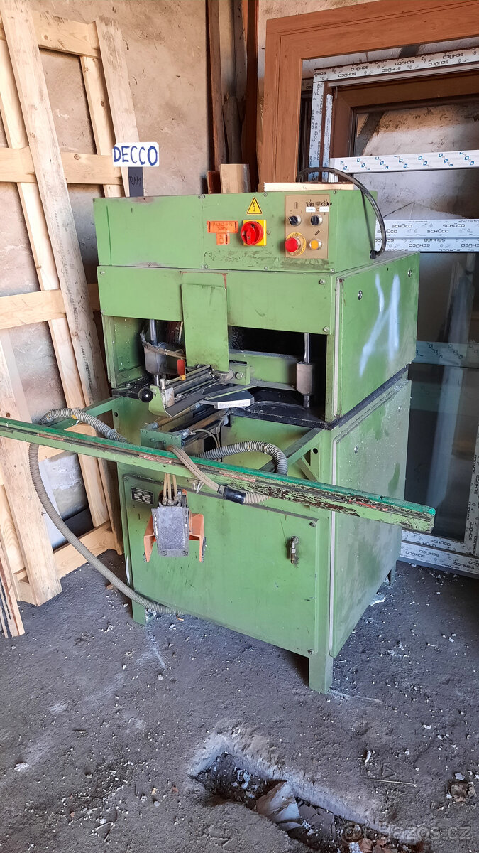 Začišťovací fréza na výrobu plastových oken