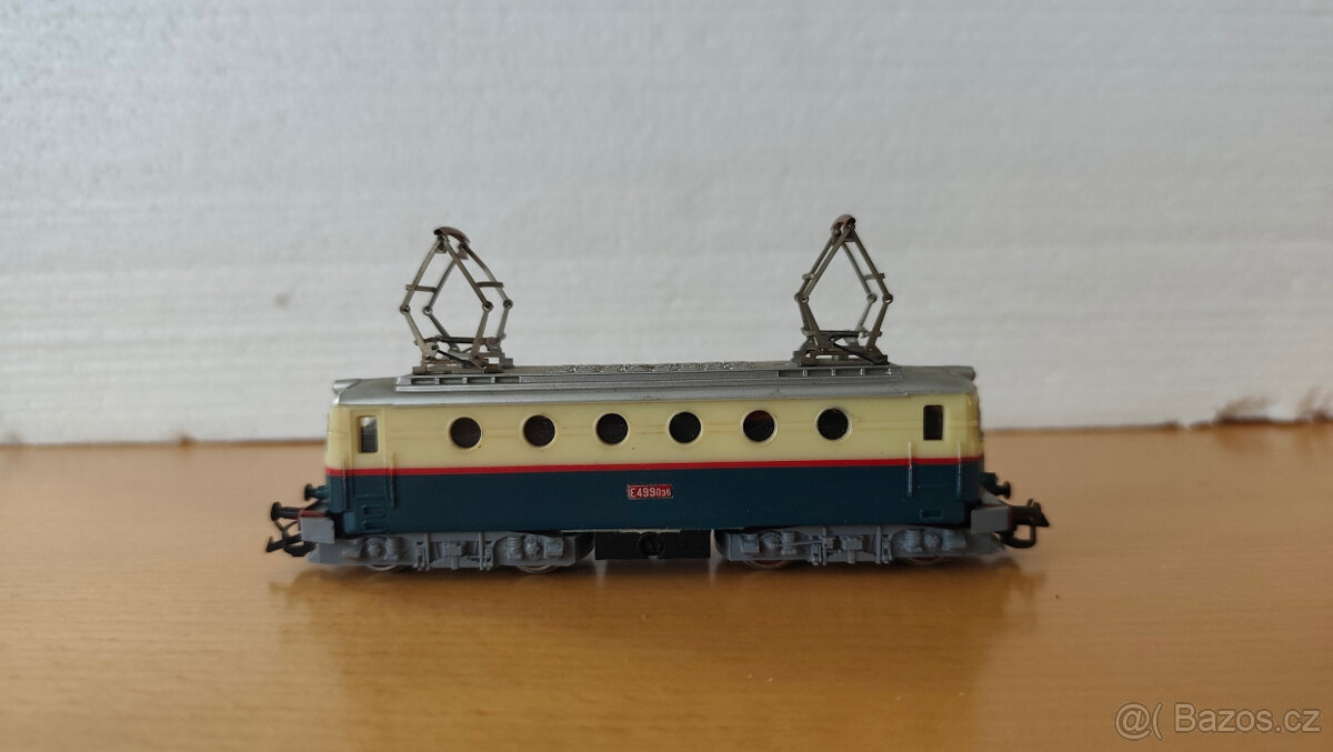 Lokomotiva E499 035