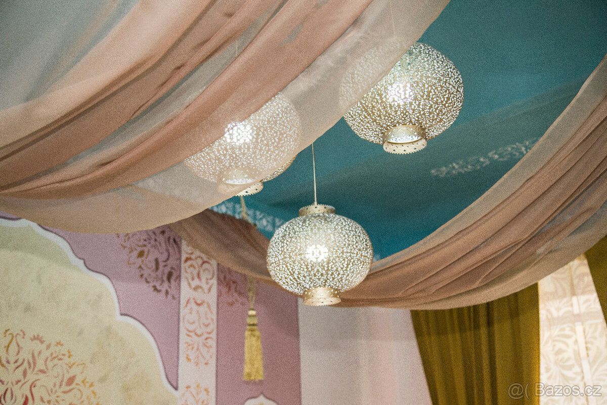 PRODÁM NEBESA NAD POSTEL