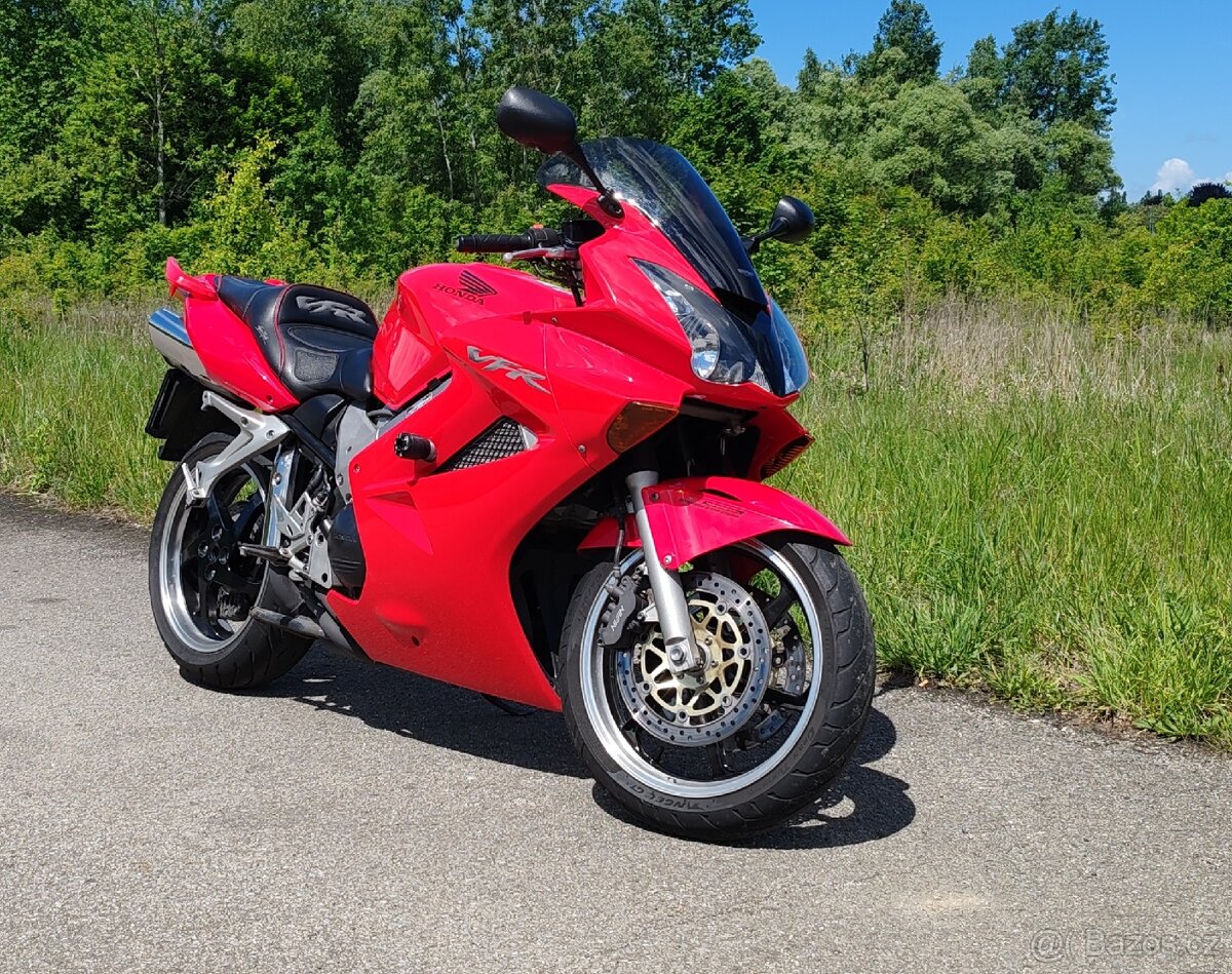 Honda VFR 800 VTEC (RC46), r. 2004