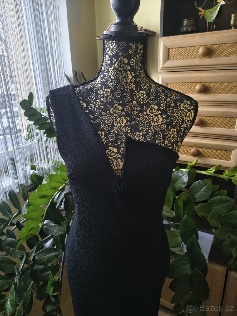 Luxusní asymetrické šaty