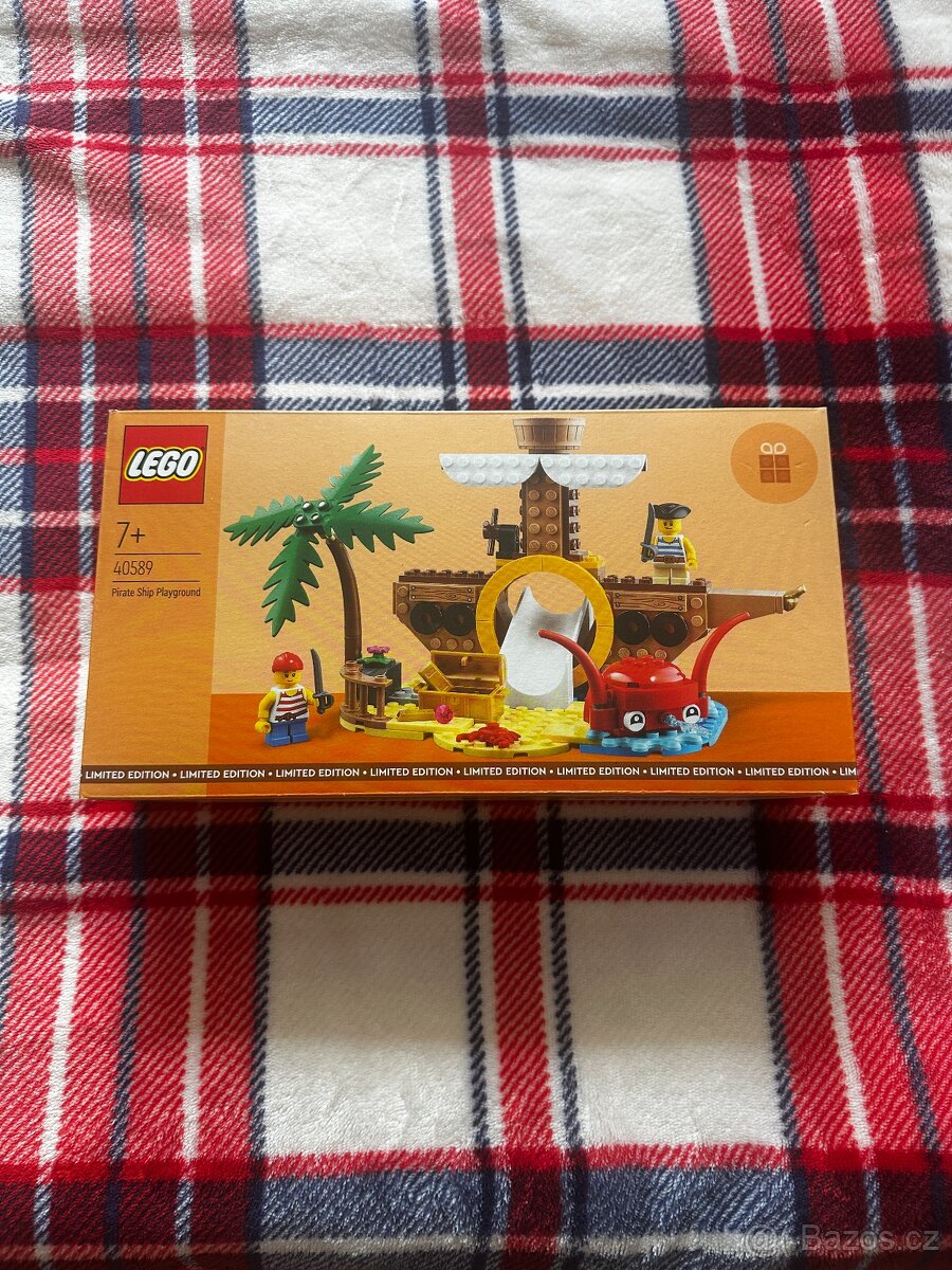 LEGO 40589 – Pirate Ship Playground (Pirátské hřiště)
