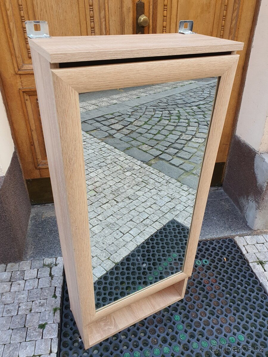 moderní koupelnová skříňka závěsná – DOPRAVA