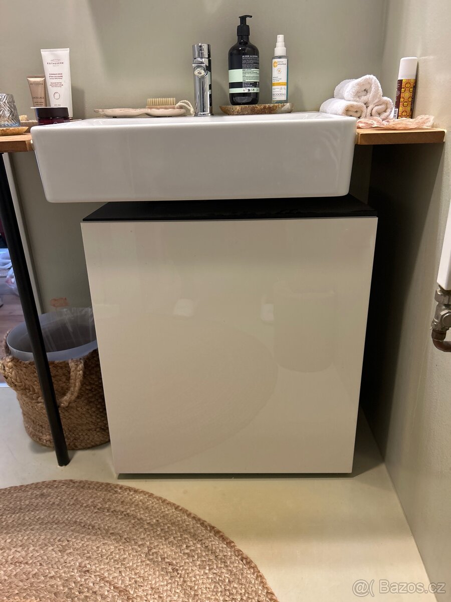 Skříňka pod umyvadlo