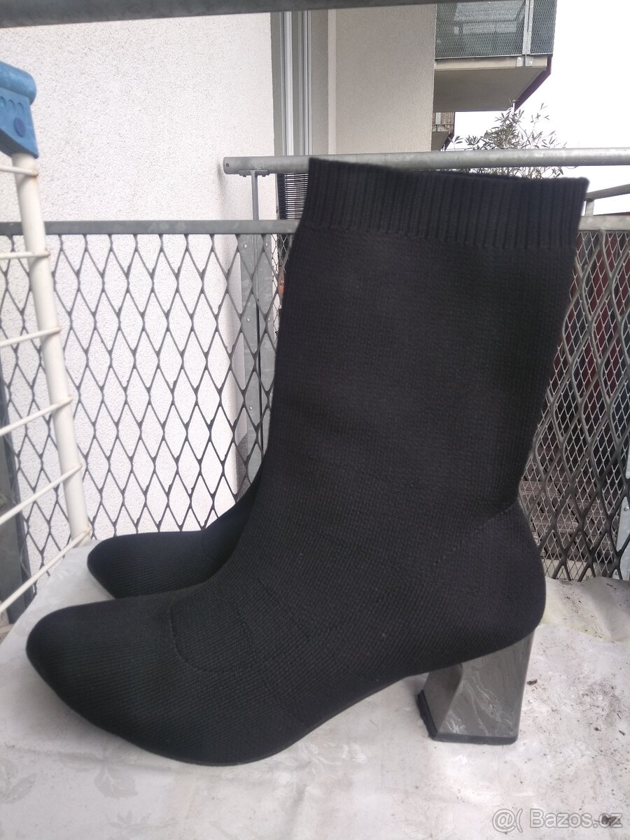 Boty z černé látky velikost 42 nové teplé
