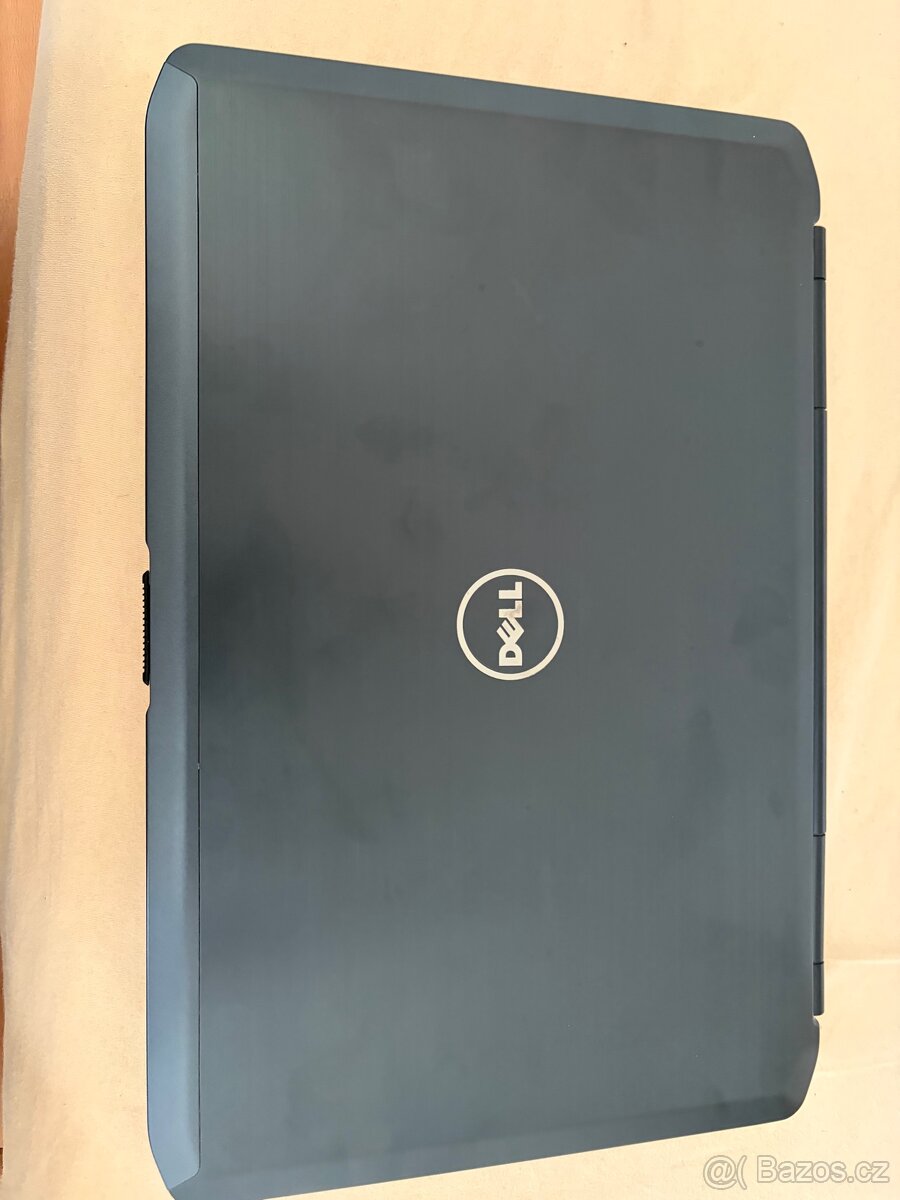 Prodám Dell Latitude E5530 - na díly (plně funkční)