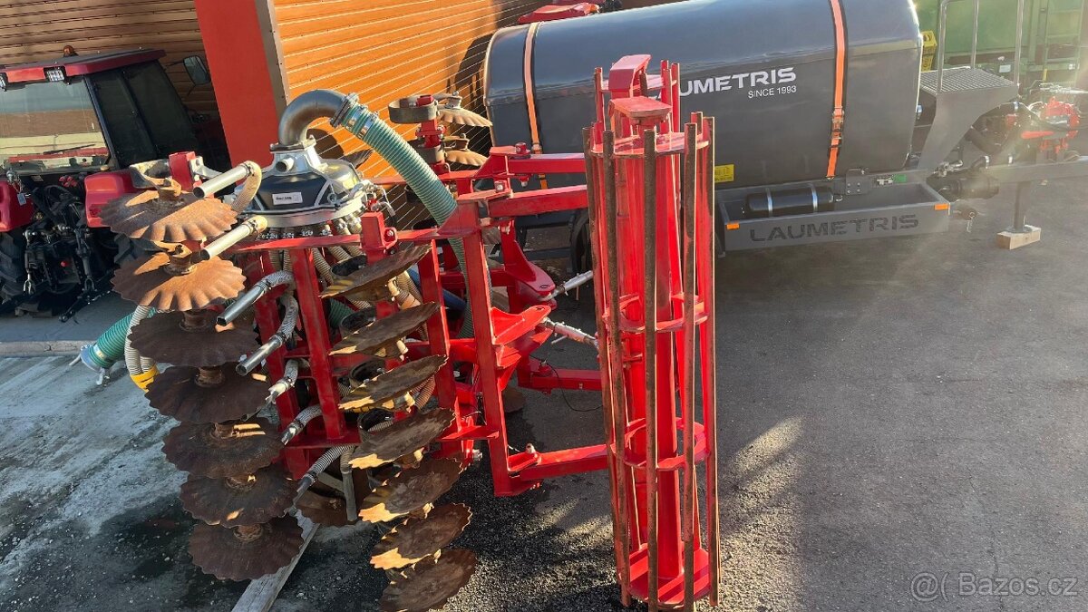 Diskový nesený podmítač - aplikátor na digestát a kejdu Laum