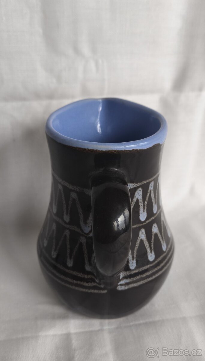 keramické džbánky