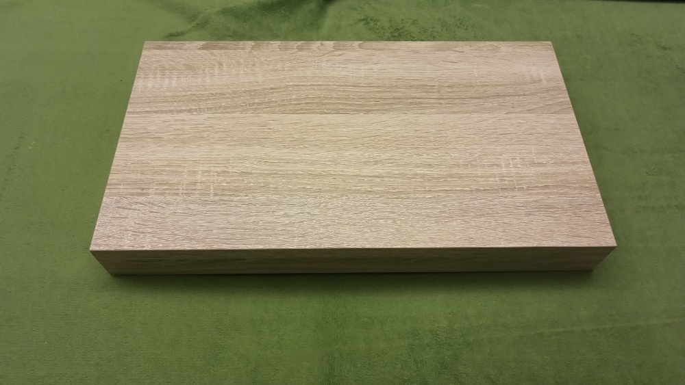 NÁSTĚNNÉ POLICE S NEVIDITELNÝM ÚCHYTEM