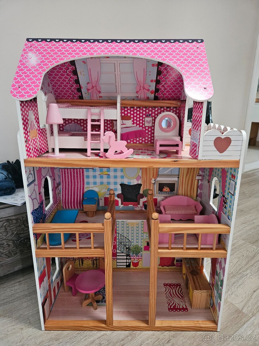 Dřevěný domeček pro panenky