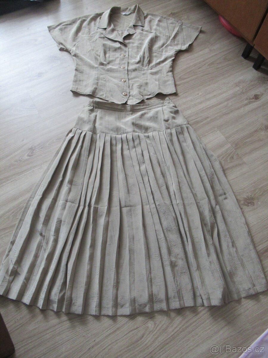 DÁMSKÉ OBLEČENÍ - 15 KS