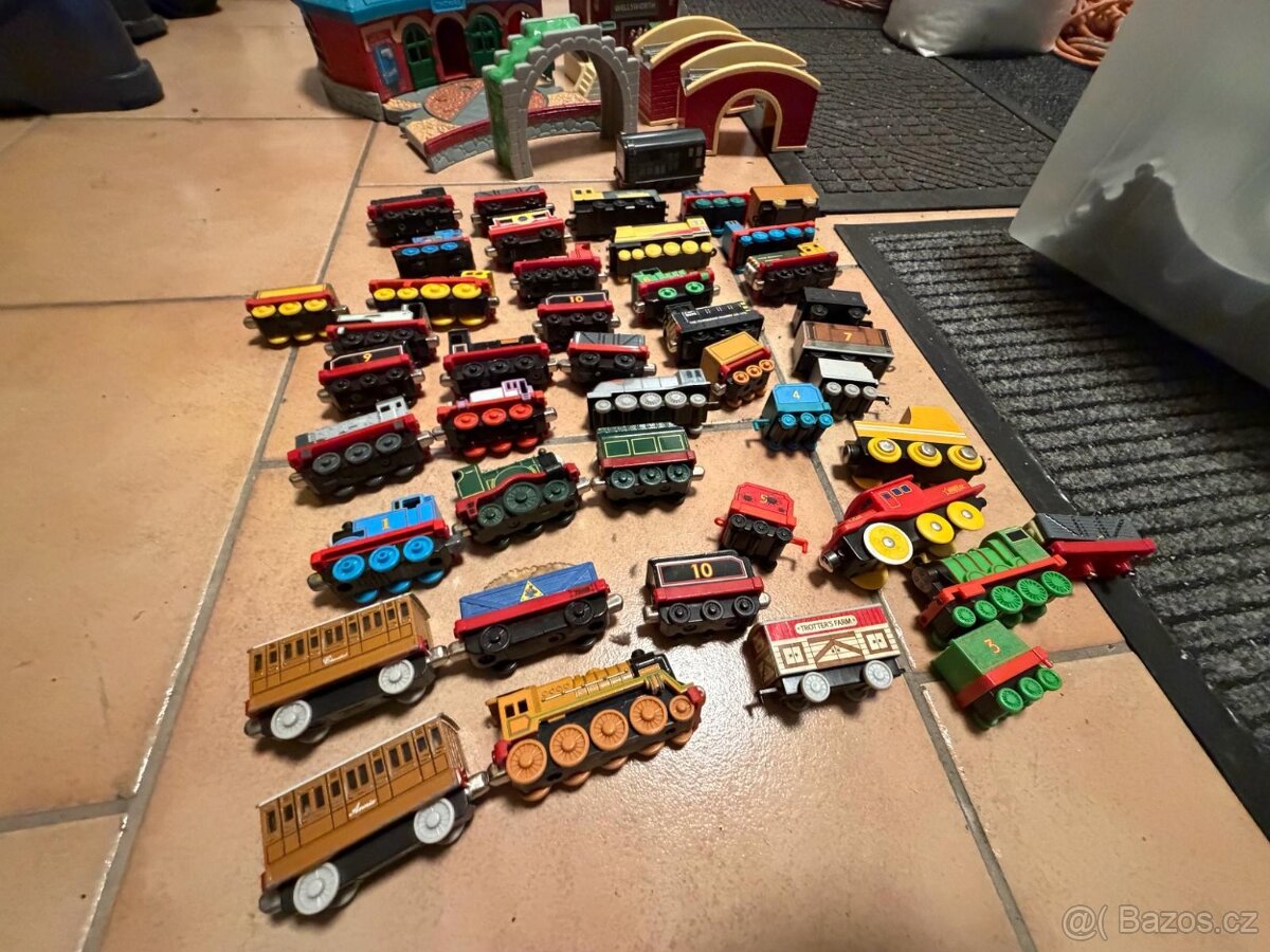 Mašinka Tomáš + depo + koleje + nádraží
