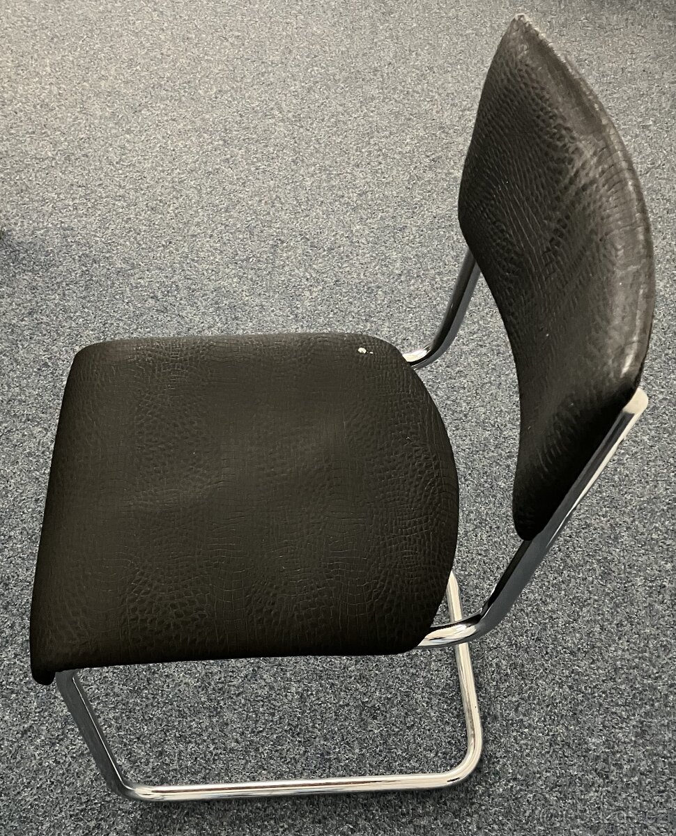 Černá chromová židle ale funkcionalismus KOVONAX