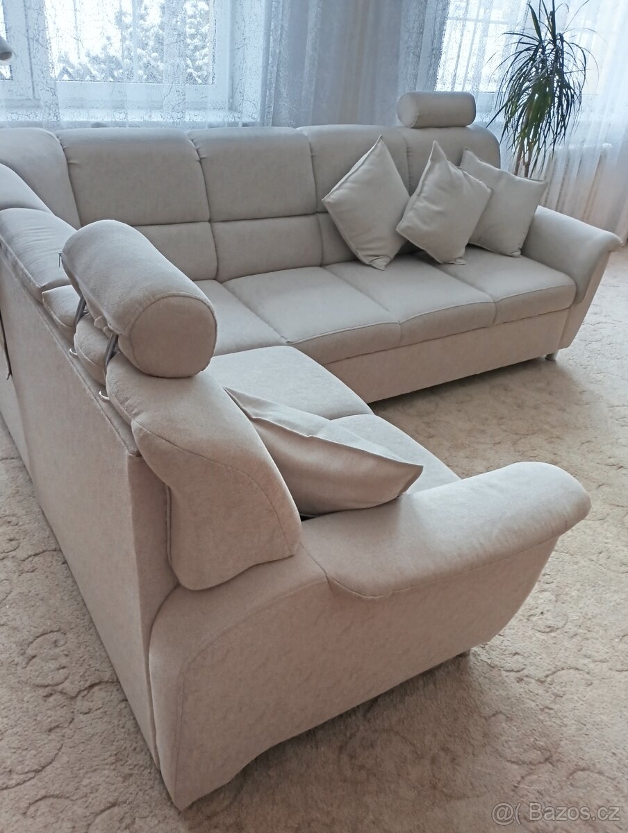 Rohová sedačka v perfektním stavu, 2 roky stará