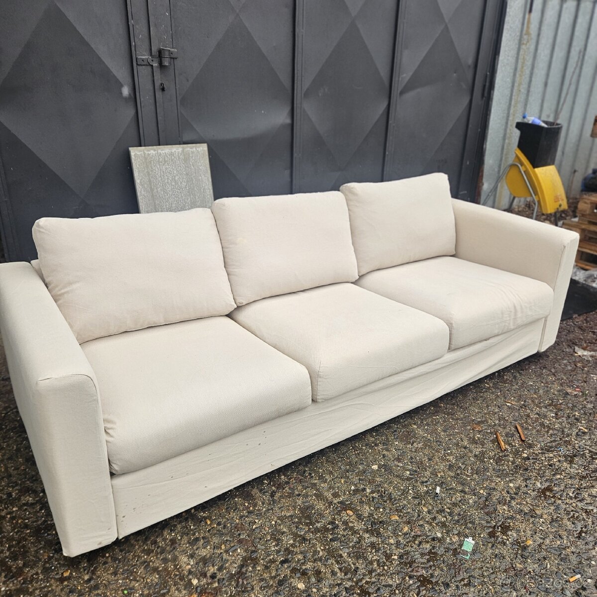 Prodám zánovní sedačku