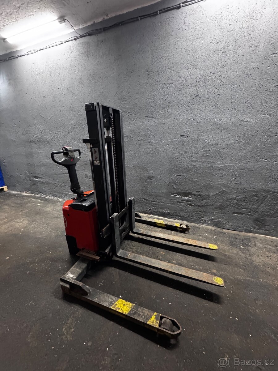 vysokozdvižný vozík na IBC za 33.000Kč