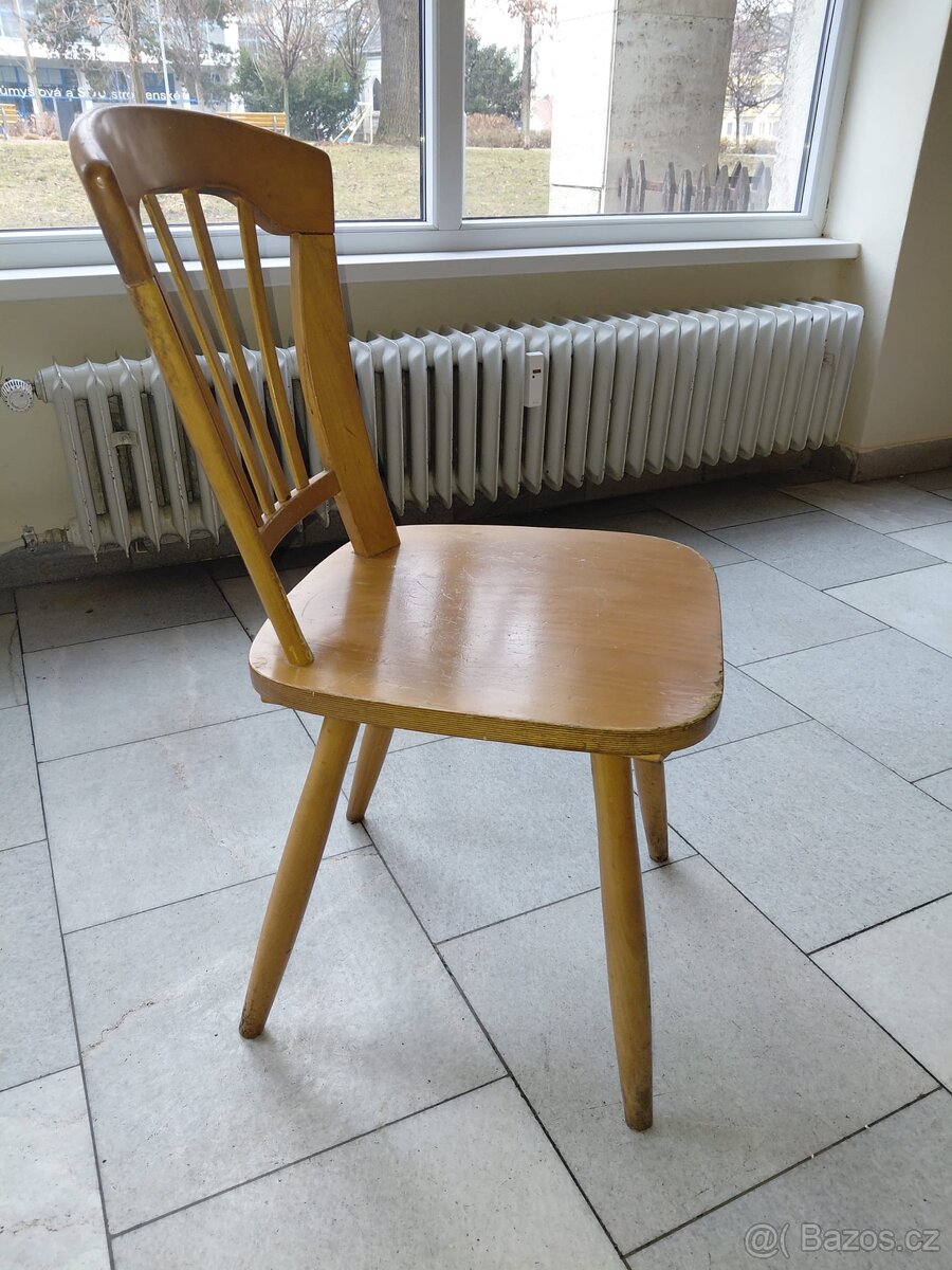 Židle z masivu 39 ks