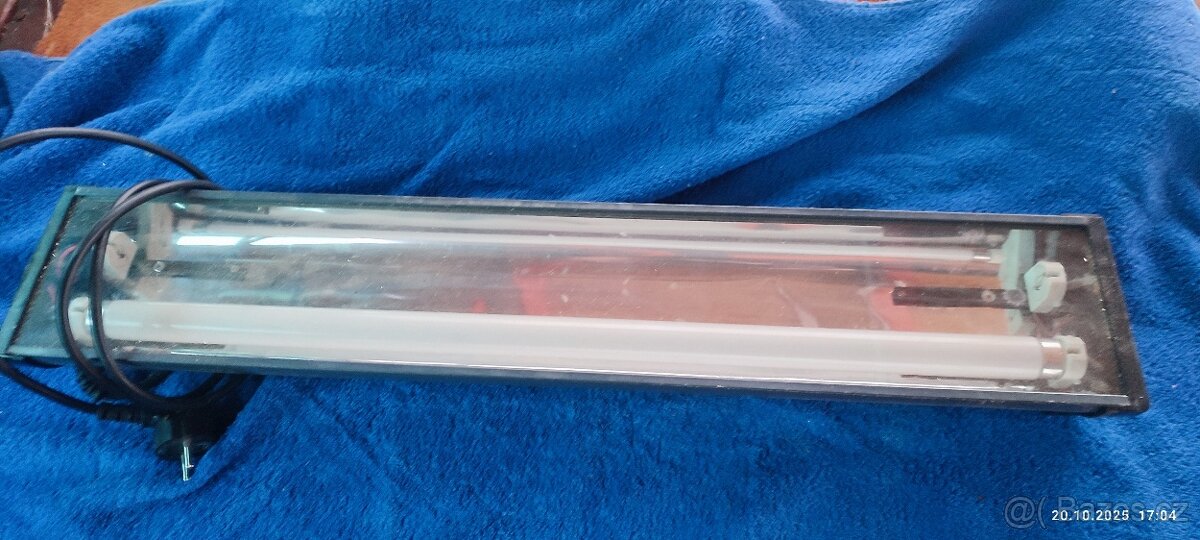 Světlo nad akvárium