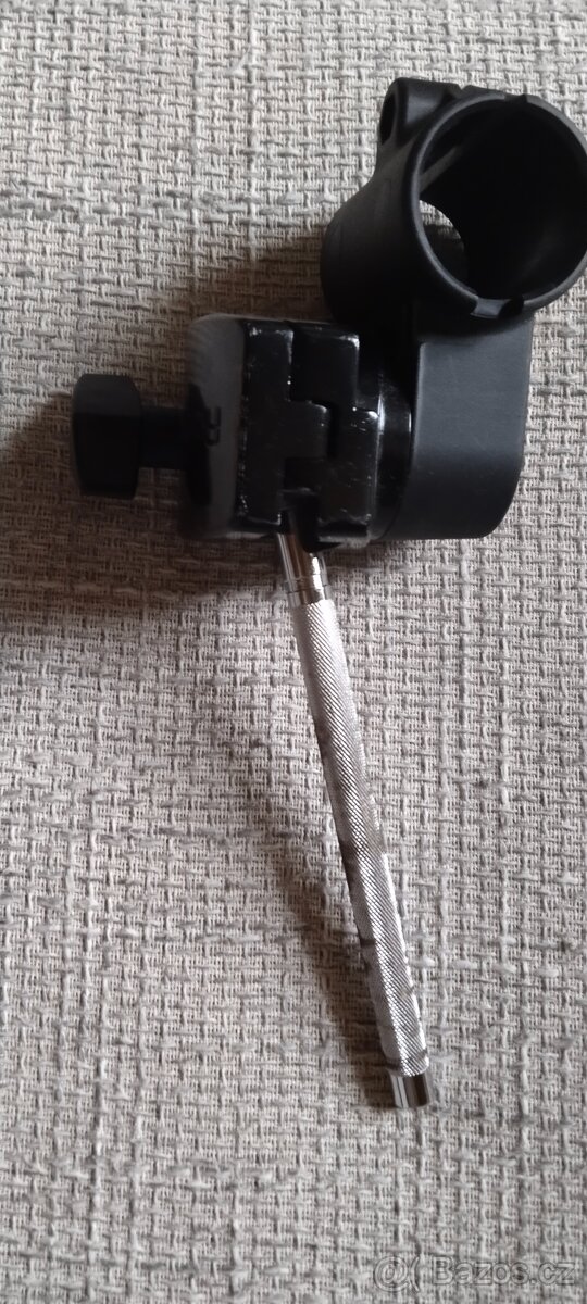 Kloubový držák Snare padu Roland.