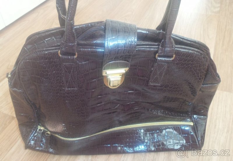 Prodám novou tmavě hnědou kabelku.
