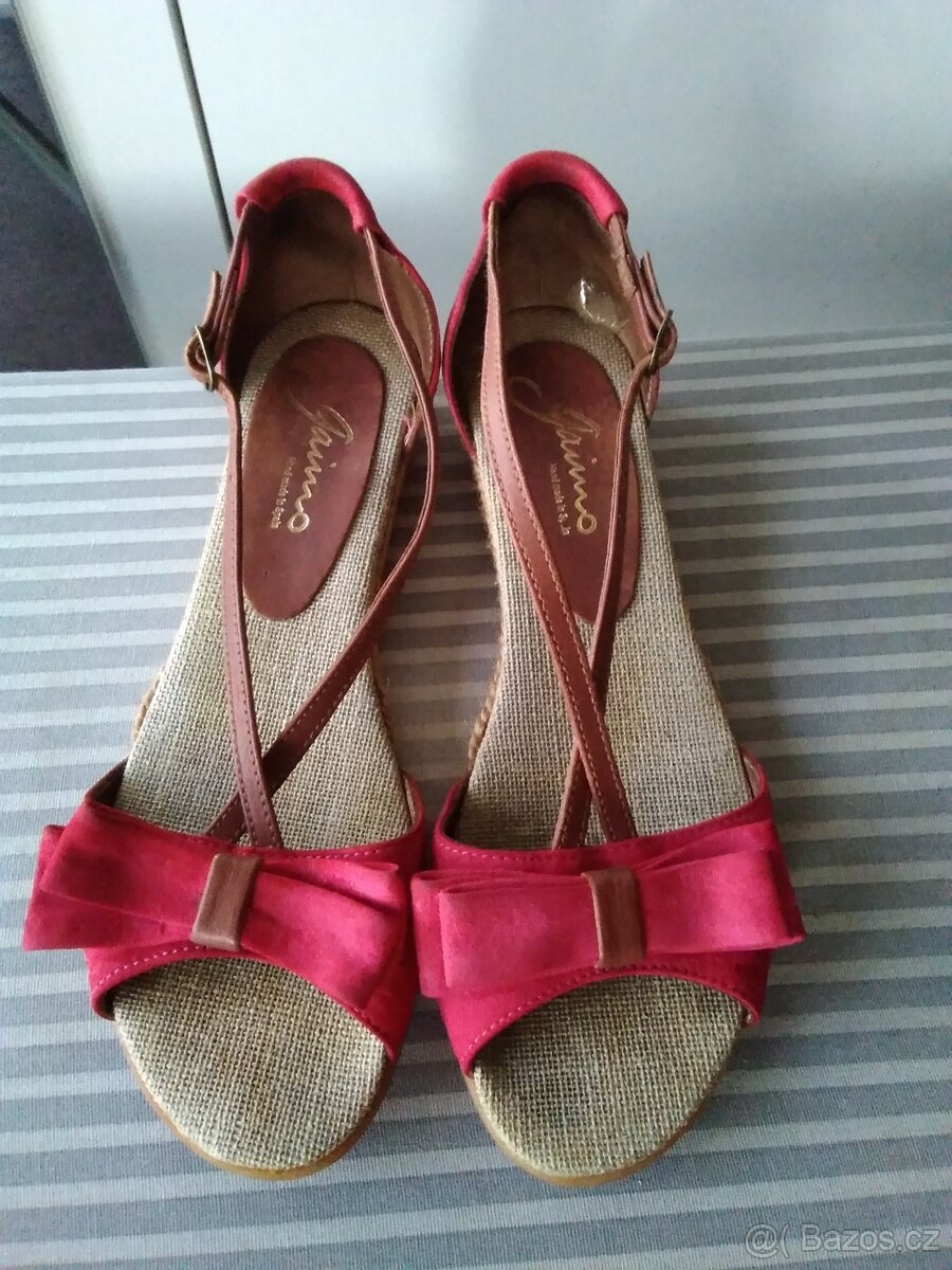 Letní dámské boty Gaimo tmavě růžové. Velikost 38.