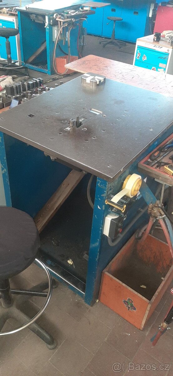 Hydraulický ohýbací stroj