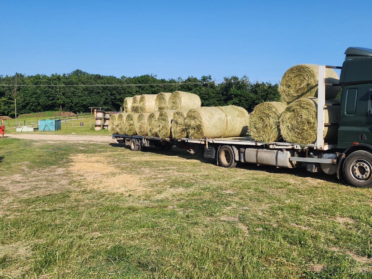 Seno kulaté balíky