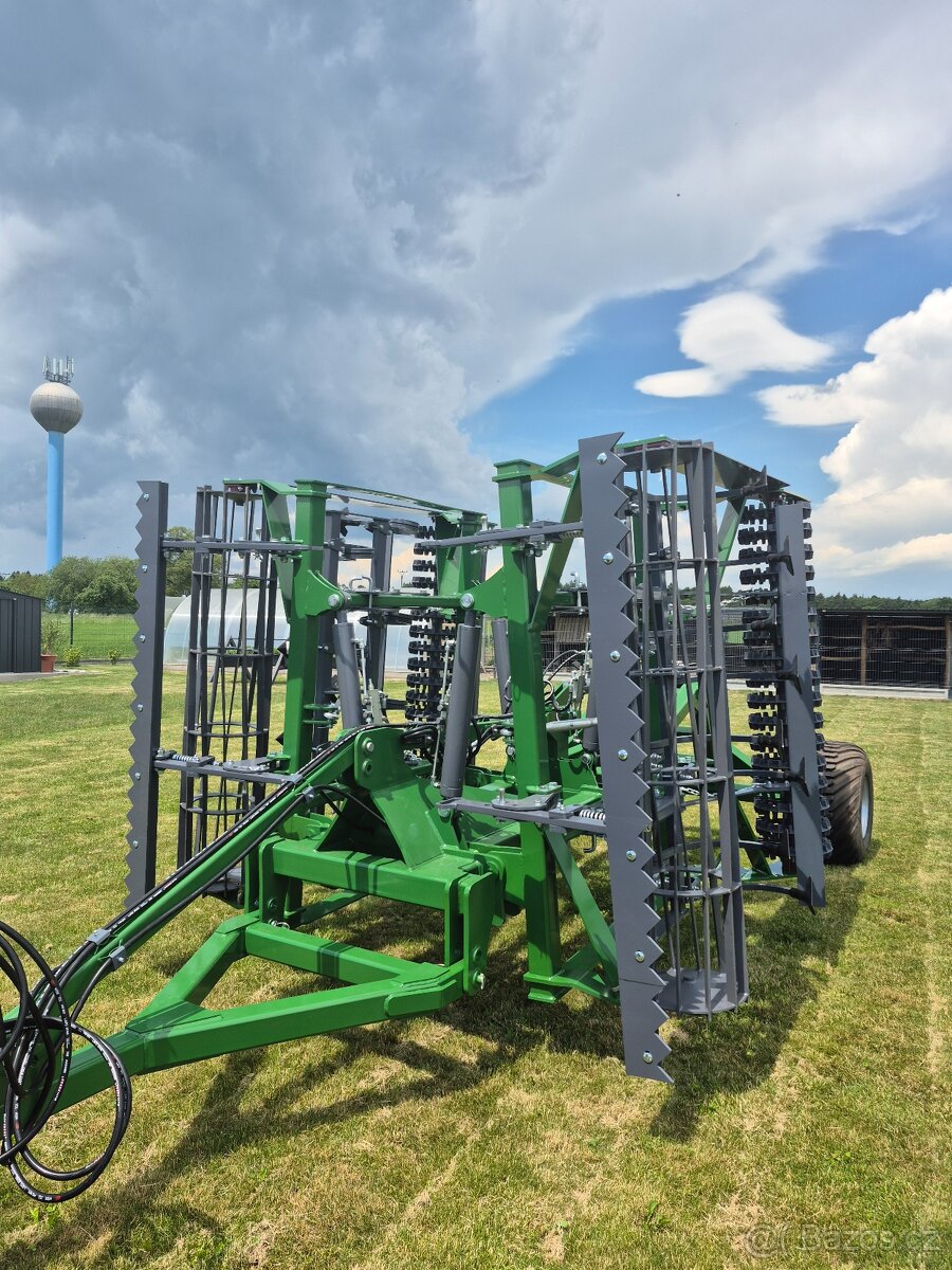 Prodám radličkový kompaktor AUC-H 400