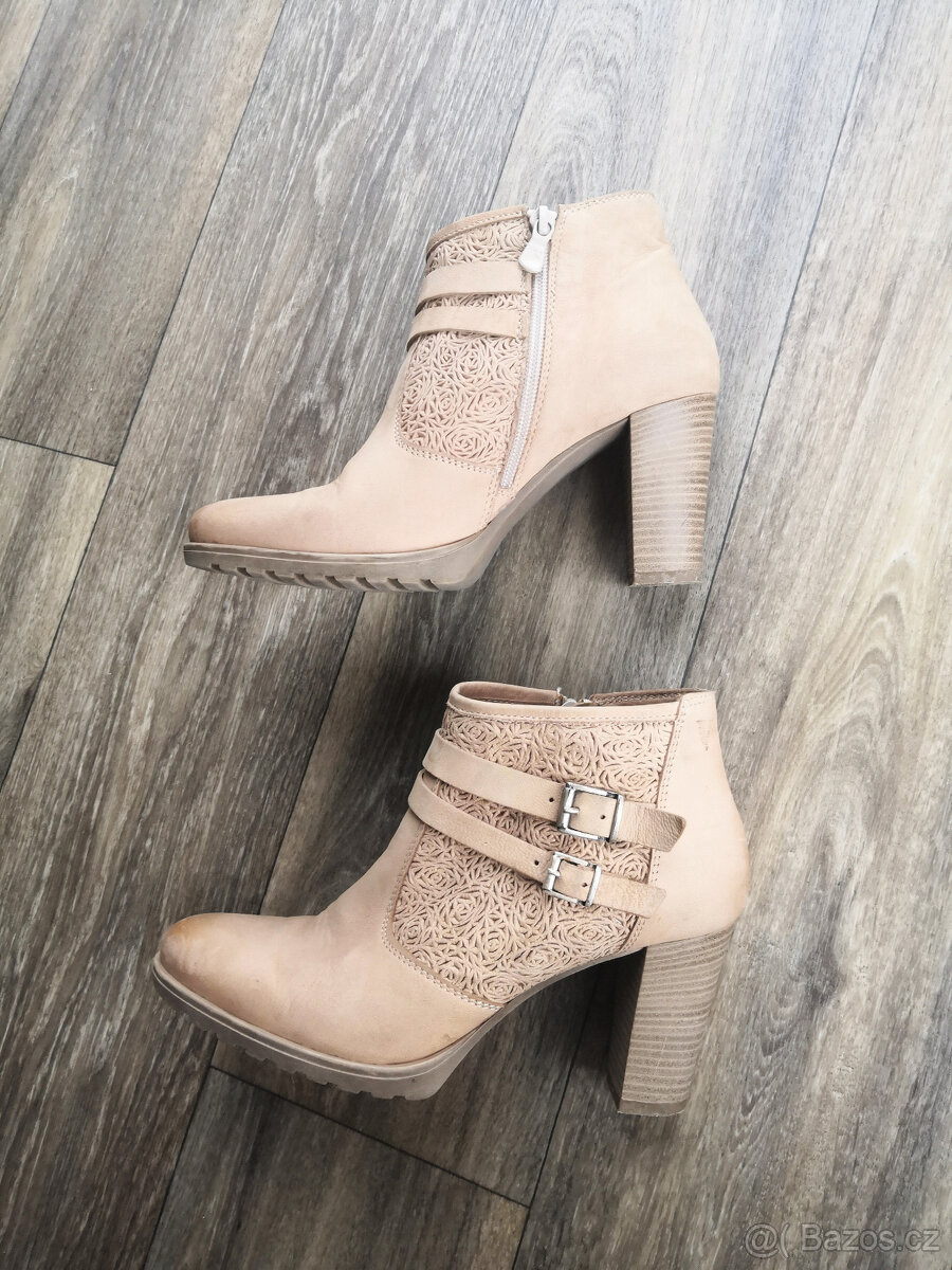 Béžové kožené kotníkové boty