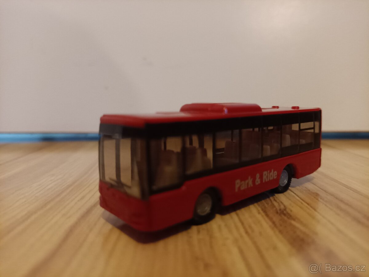 Model Siku Autobus městský červený 1:55