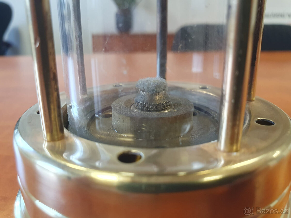 Starý velký britský petrolejový kahan