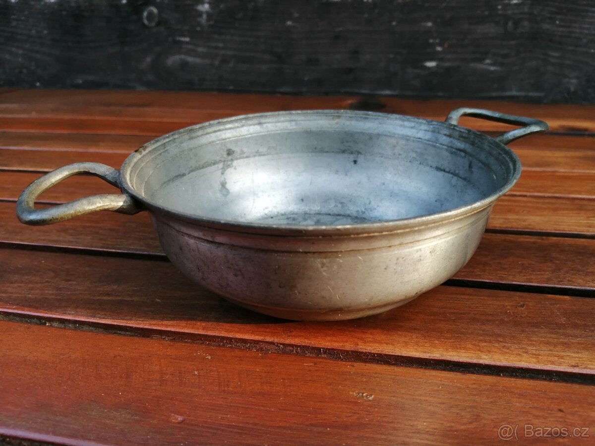 Starožitná cínová miska