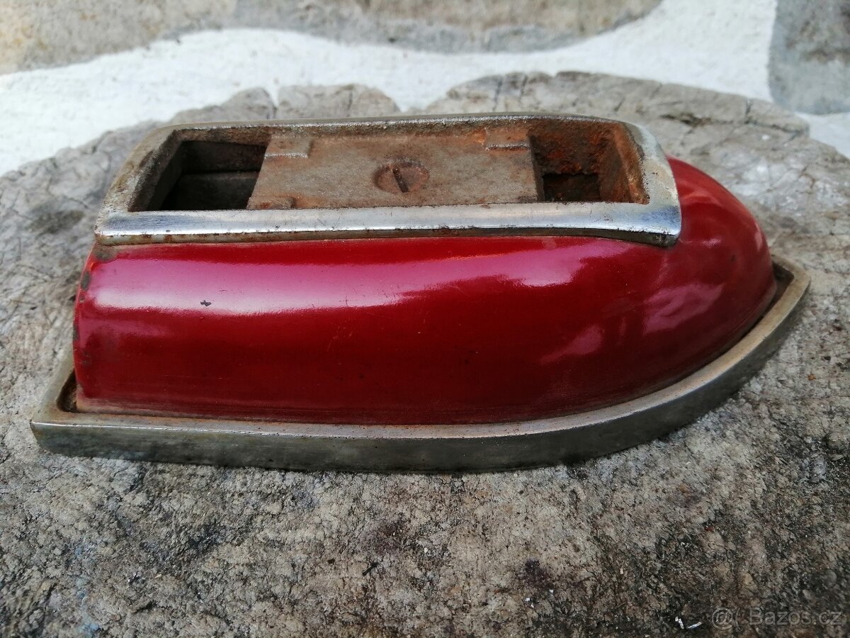 Starožitné žehličky bez rukojetí