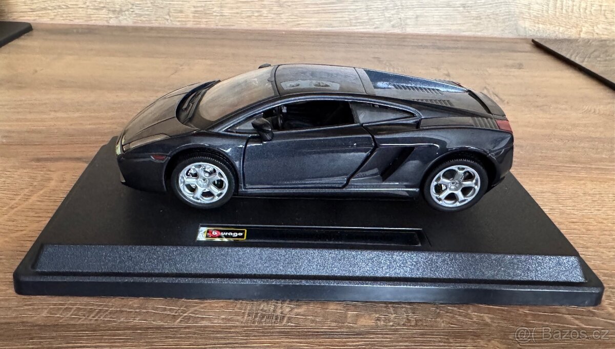Sběratelský kovový model Lamborghini Gallardo.