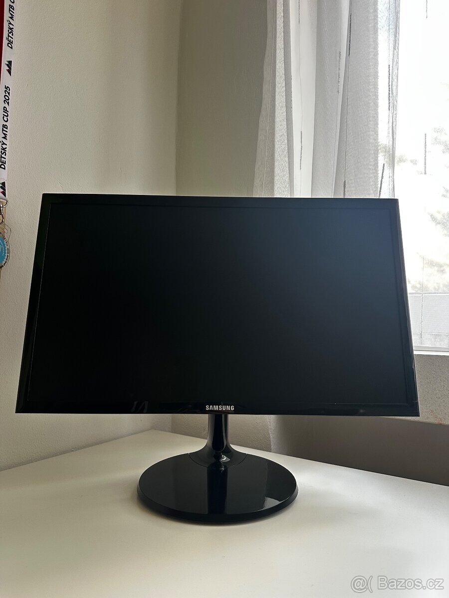 Monitor 22" Samsung S22F350 bez kabelu