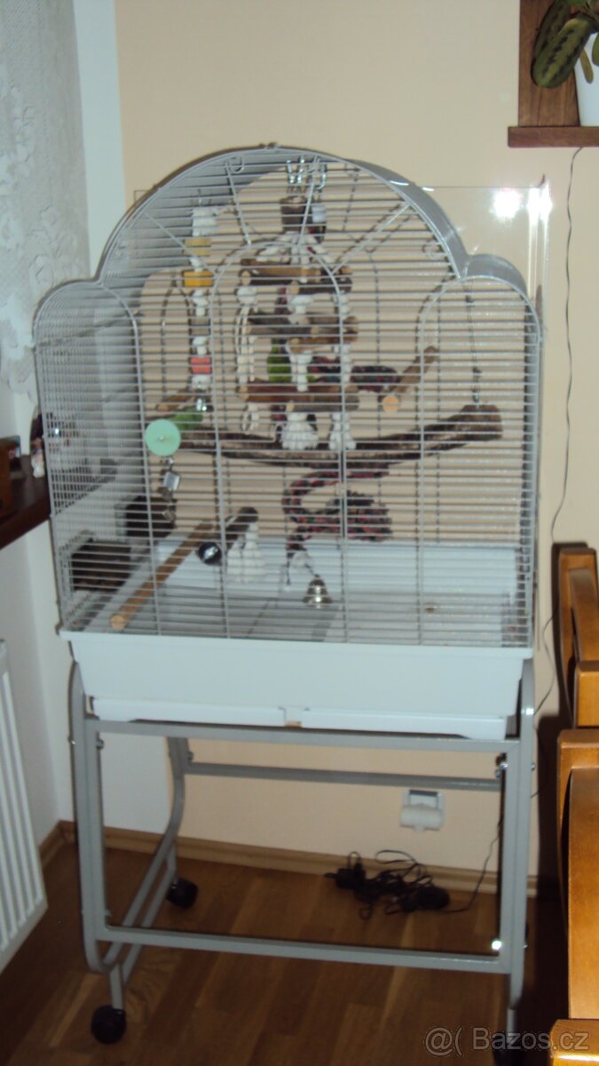 Klec pro střední papoušky .