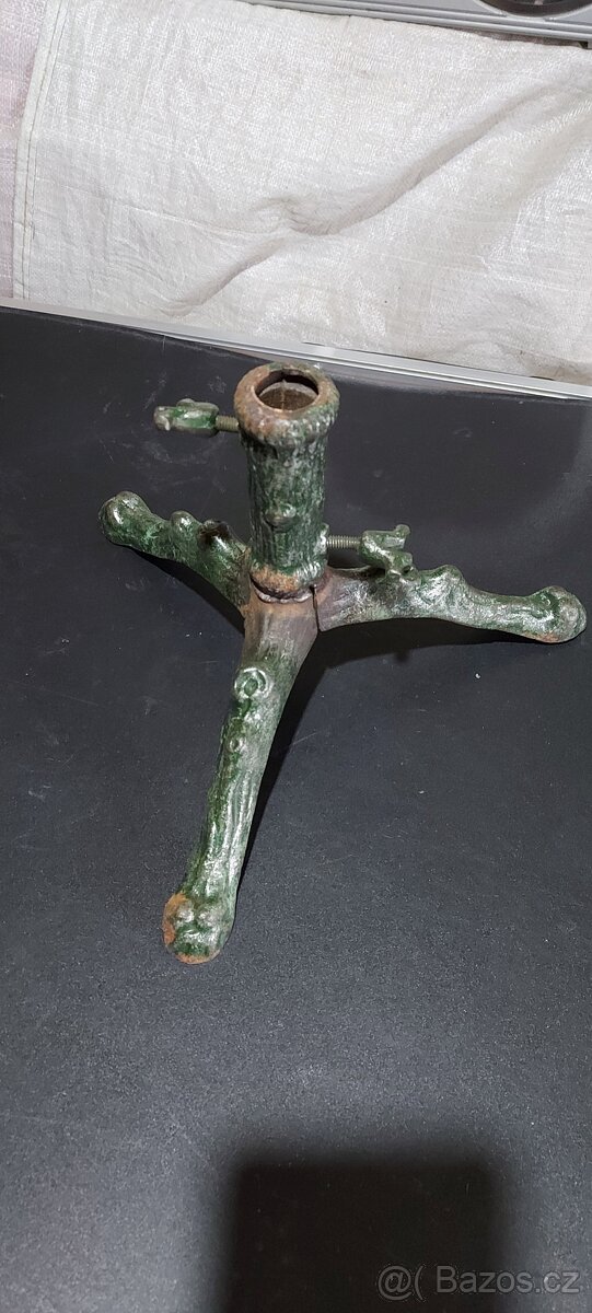 STOJÁNEK NA VÁNOČNÍ STROMEČEK