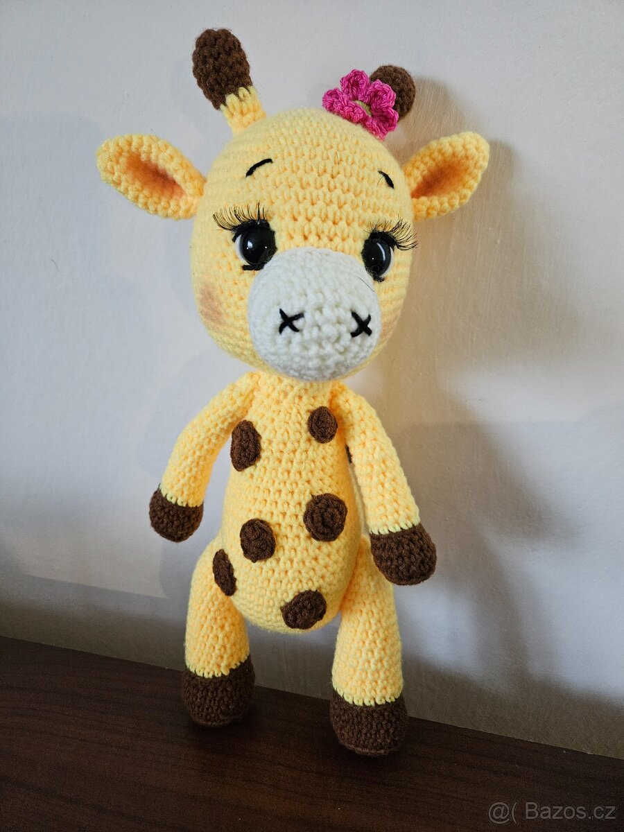 háčkovaná žirafa