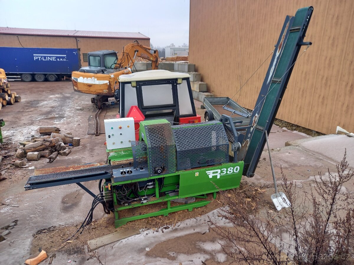 Automat na palivové dřevo Roltrac R380
