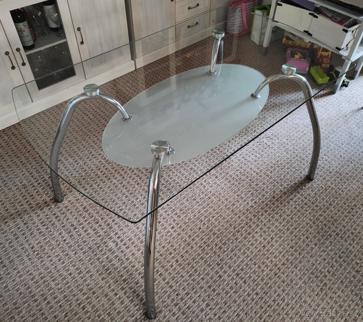Skleněný stůl