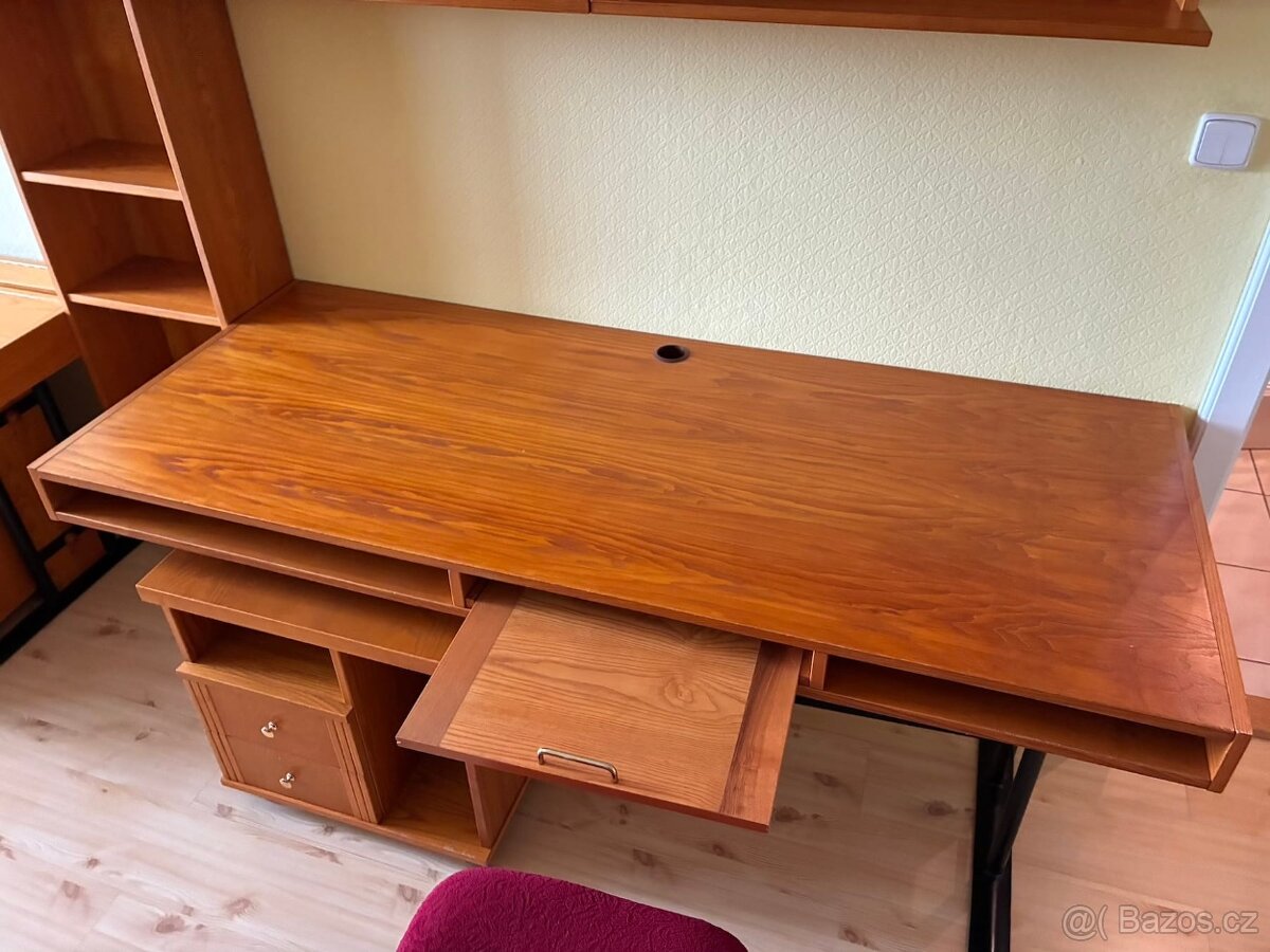 Velký psací stůl z masivu 180x75 cm