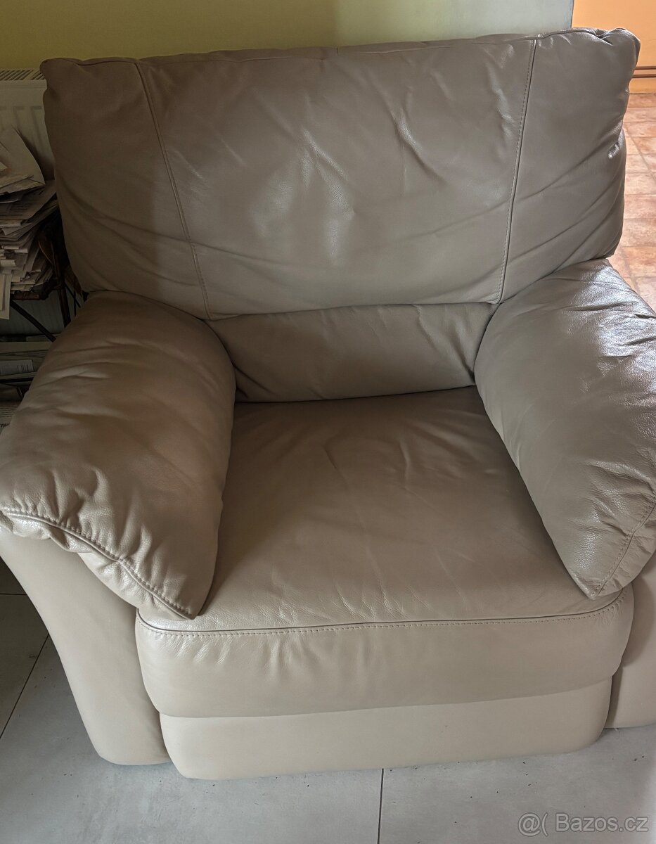 Kožené křeslo z masivu - pravá kůže